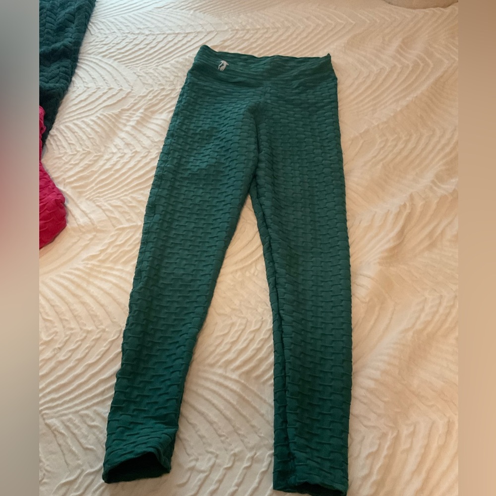 Green figure slim leggings